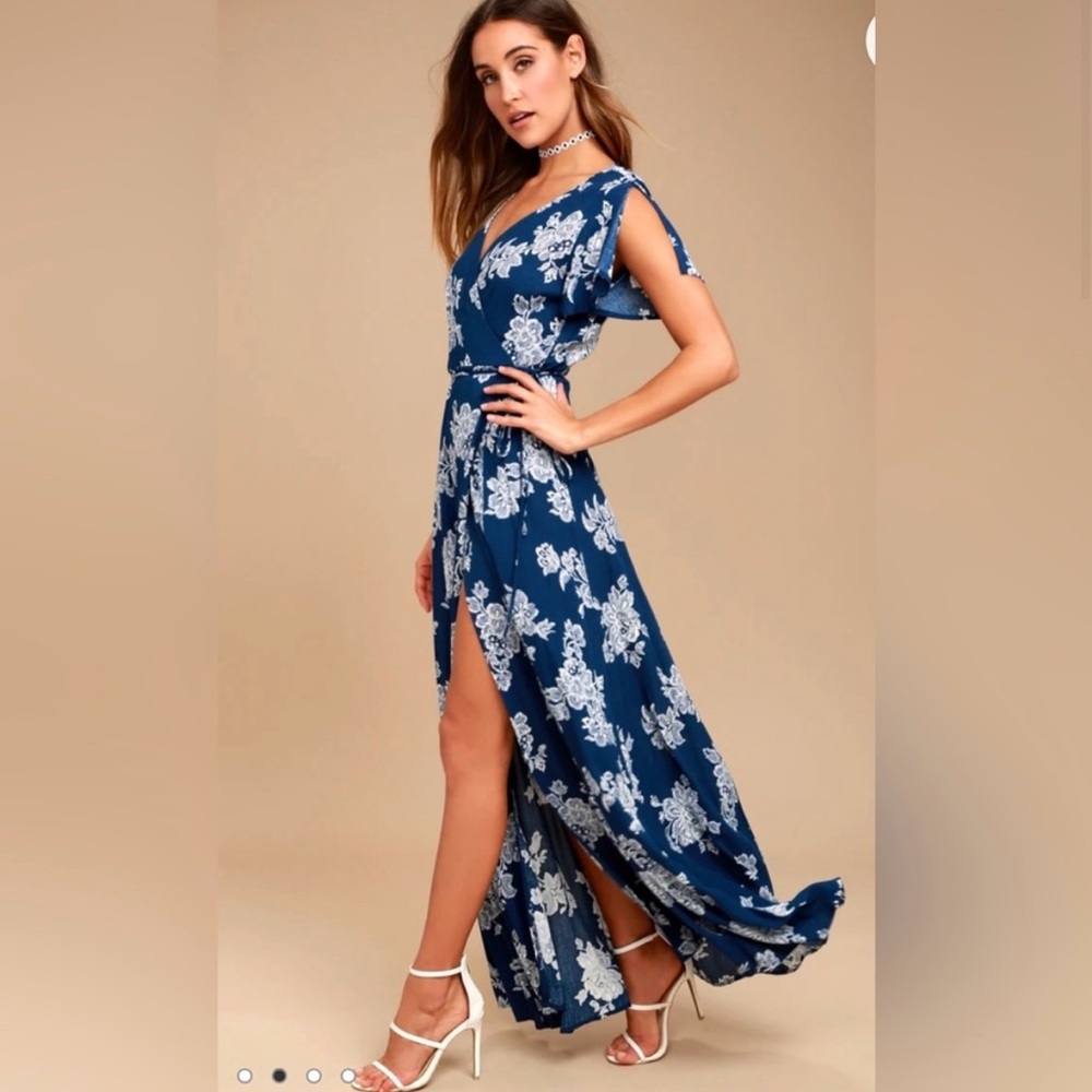 Lulu’s Heart of Marigold navy and white Wrap Maxi Dress size medium